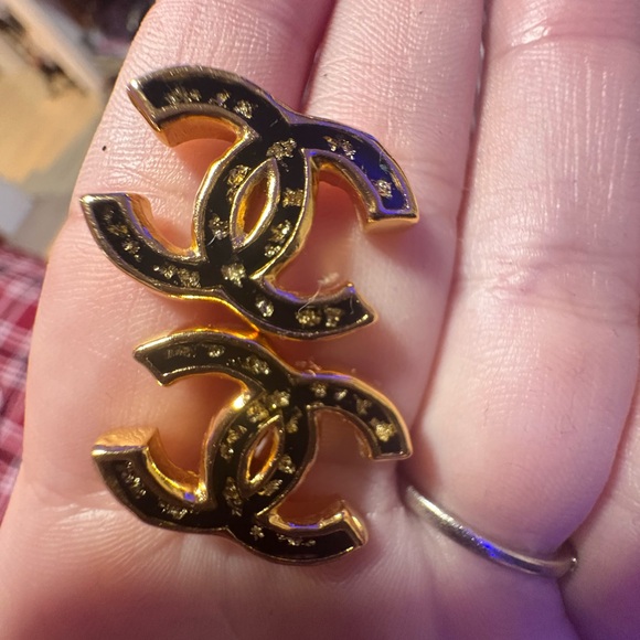AUTHENTIC 2023 GOLD CC WITH BLACK AND GENUINE GOLD FLAKE  STUD EARRINGS - Picture 1 of 12